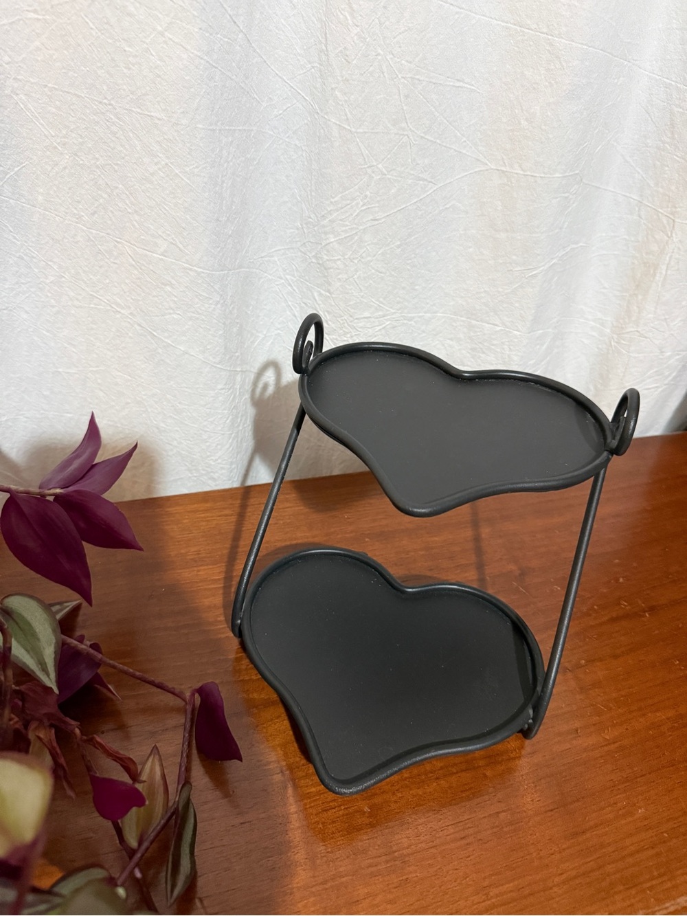 Two-Tier Heart-Shaped Metal Display Stand - Black